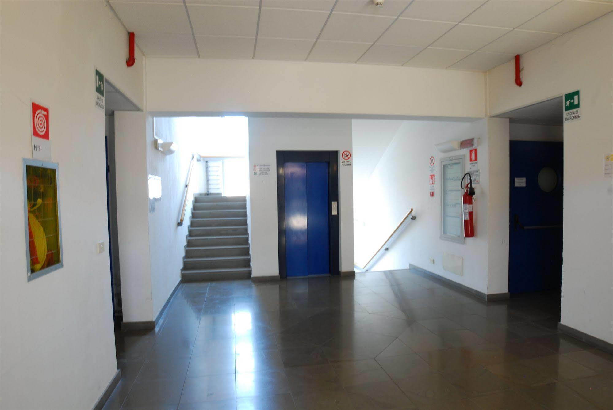 Sunny Terrace Hostel Venice Exterior photo