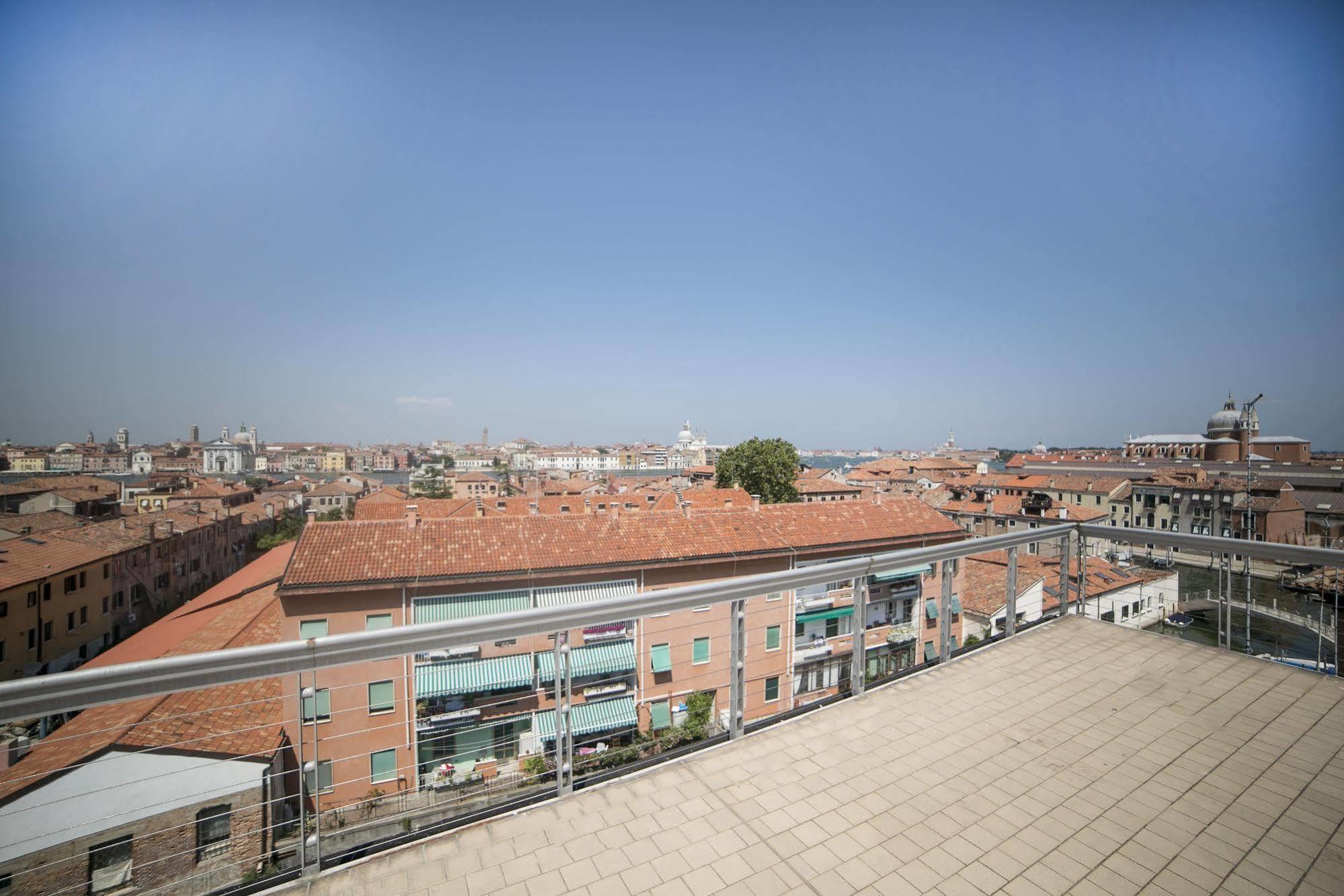 Sunny Terrace Hostel Venice Exterior photo